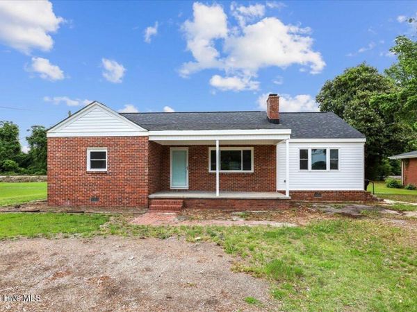 315 Commercial Avenue , Stantonsburg, NC 27883