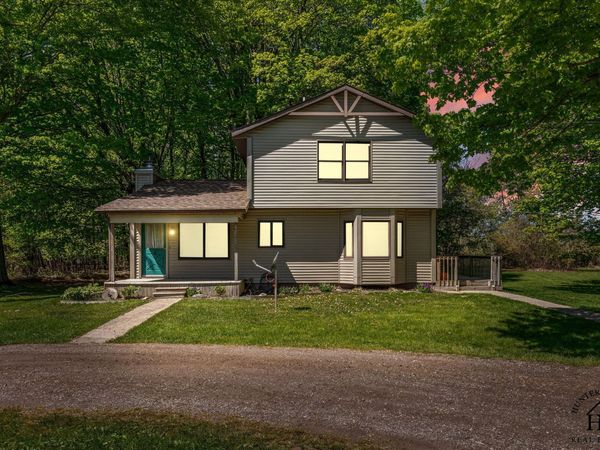 8255 Alpine Avenue NW, Sparta, MI 49345