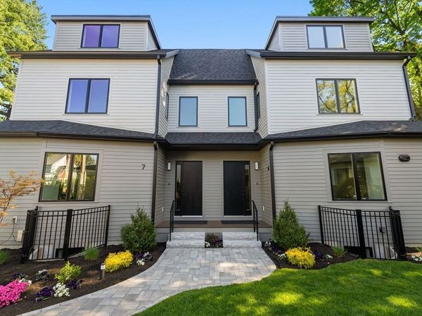 956 Walnut Street, Unit 6, Newton, MA 02461