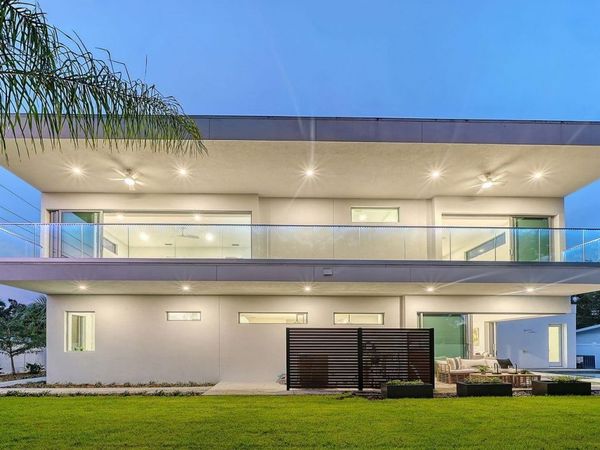 2010 HYDE PARK CIRCLE, SARASOTA, FL 34239