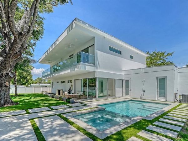 2010 HYDE PARK CIRCLE, SARASOTA, FL 34239