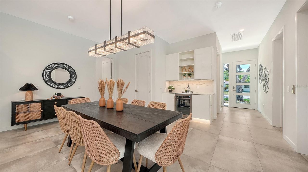 2010 Hyde Park Circle, Sarasota, FL 34239 Photo