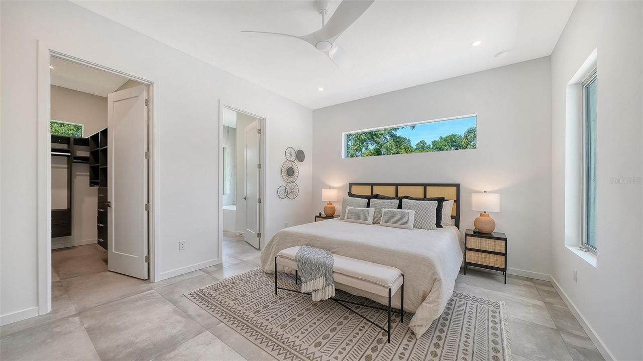 2010 Hyde Park Circle, Sarasota, FL 34239 Photo