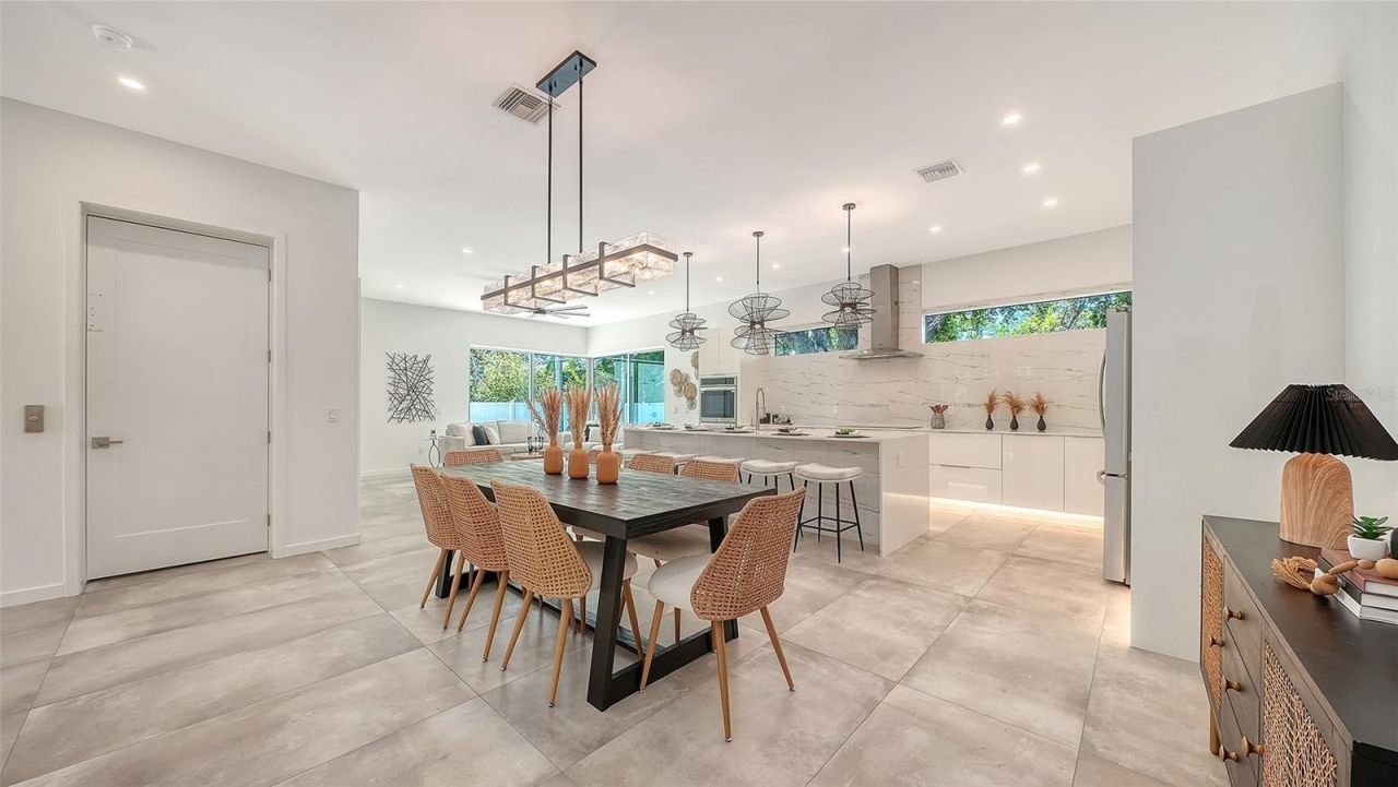 2010 Hyde Park Circle, Sarasota, FL 34239 Photo