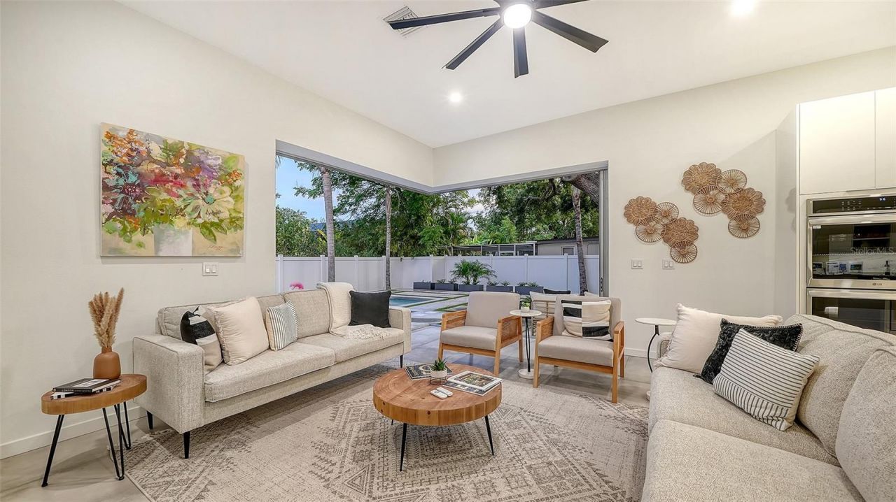 2010 Hyde Park Circle, Sarasota, FL 34239 Photo