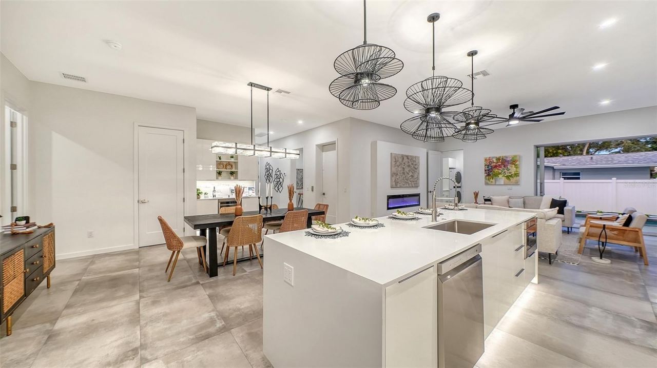 2010 Hyde Park Circle, Sarasota, FL 34239 Photo
