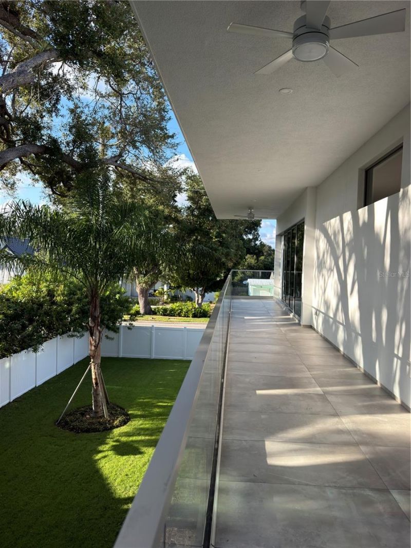 2010 Hyde Park Circle, Sarasota, FL 34239 Photo