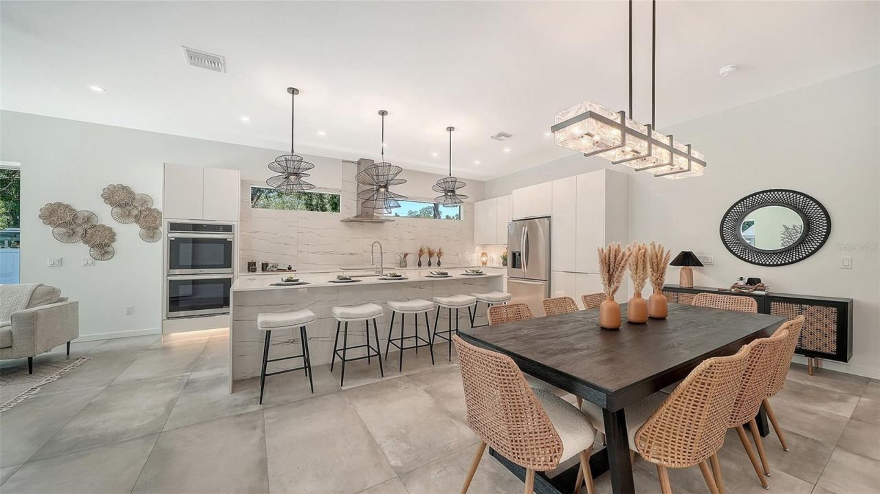 2010 Hyde Park Circle, Sarasota, FL 34239 Photo