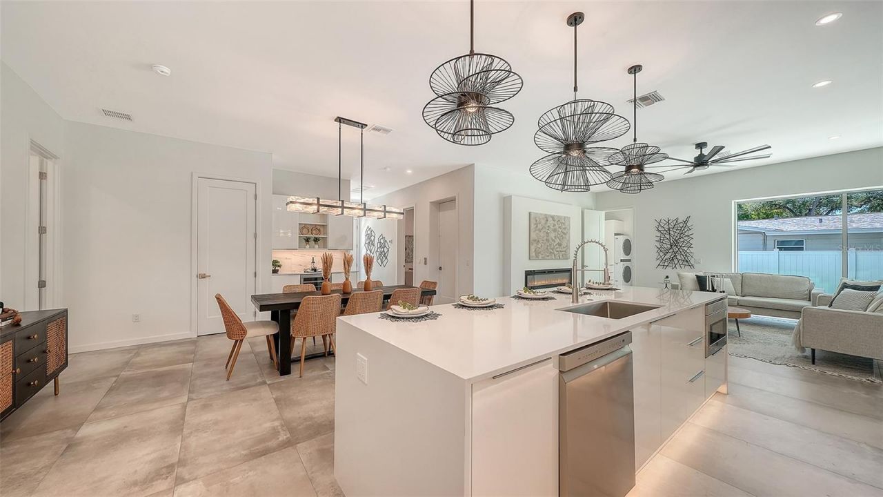 2010 Hyde Park Circle, Sarasota, FL 34239 Photo
