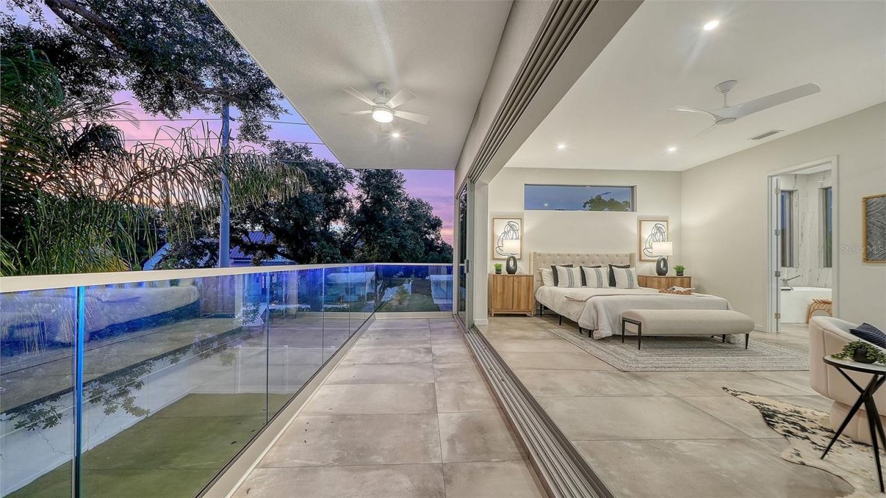 2010 Hyde Park Circle, Sarasota, FL 34239 Photo