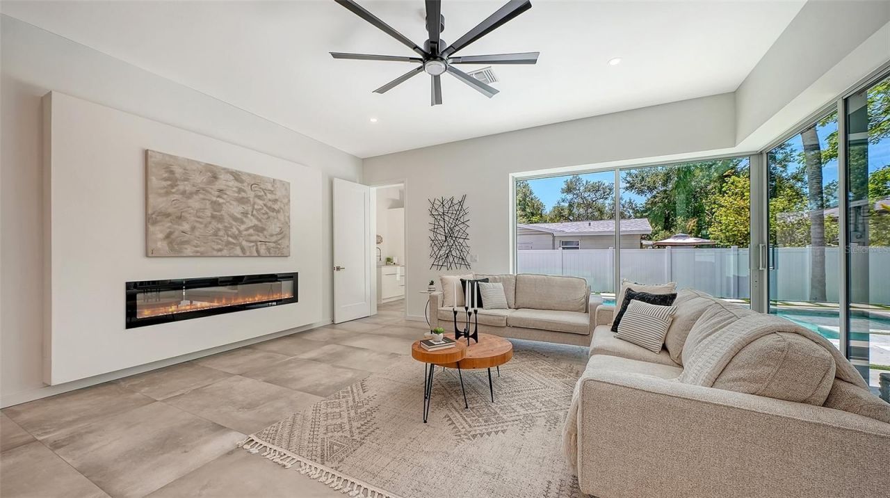 2010 Hyde Park Circle, Sarasota, FL 34239 Photo