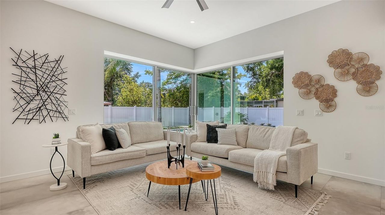 2010 Hyde Park Circle, Sarasota, FL 34239 Photo