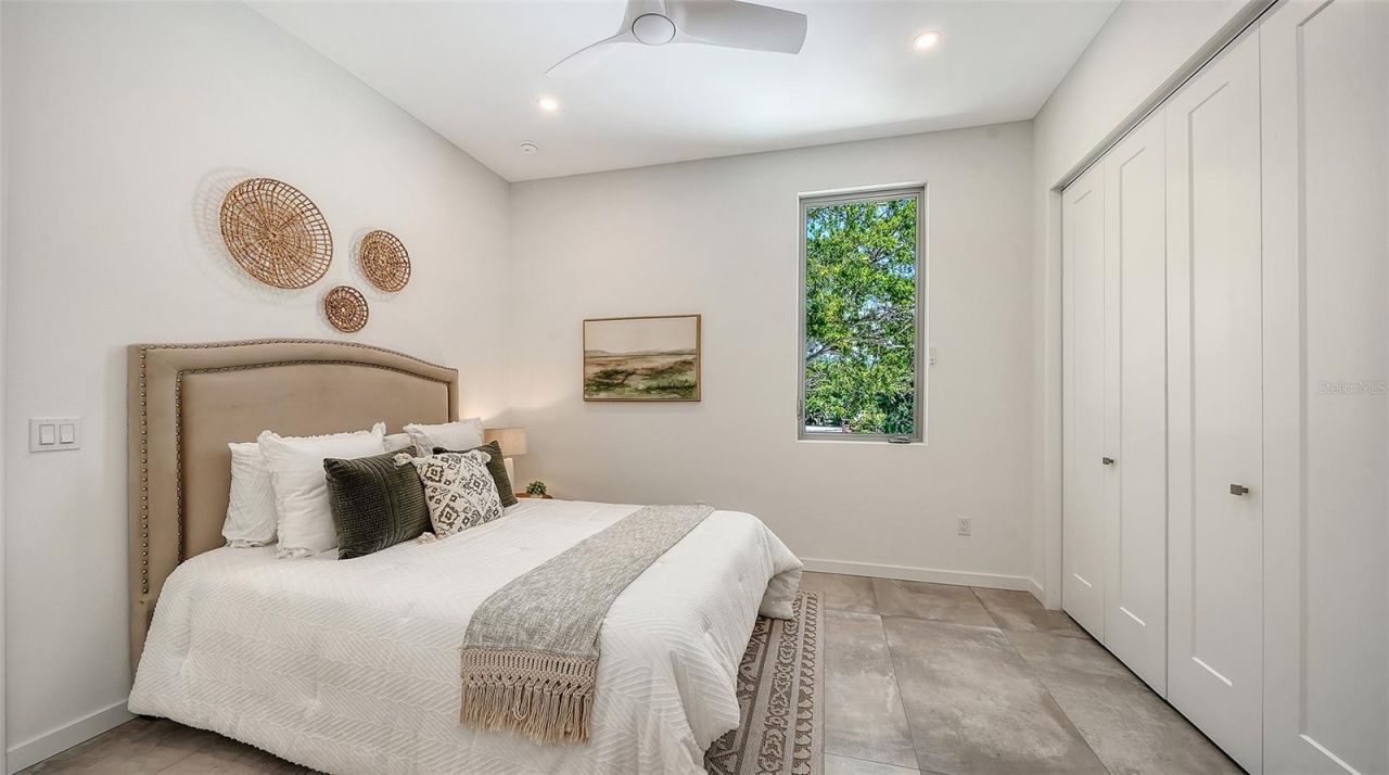 2010 Hyde Park Circle, Sarasota, FL 34239 Photo