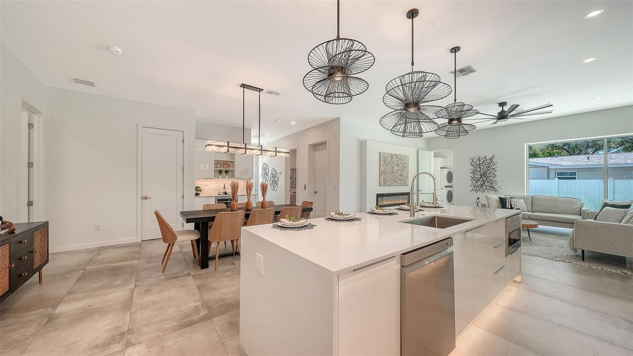 2010 Hyde Park Circle, Sarasota, FL 34239 Photo