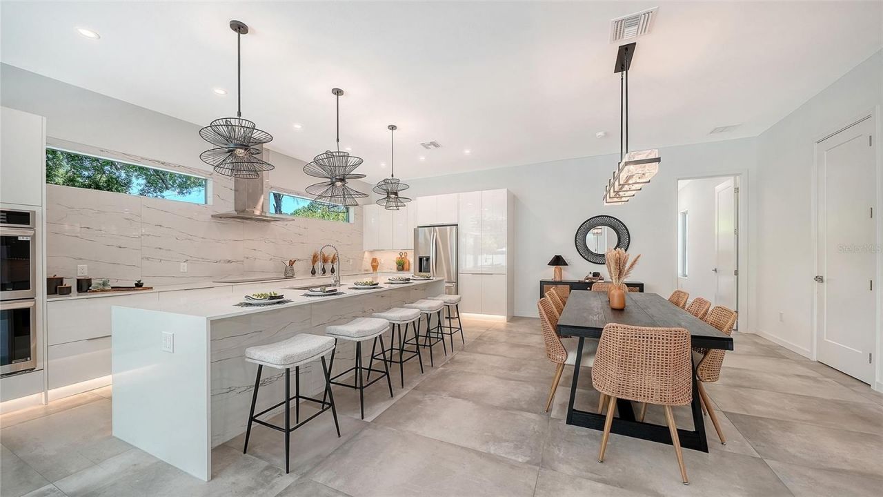 2010 Hyde Park Circle, Sarasota, FL 34239 Photo