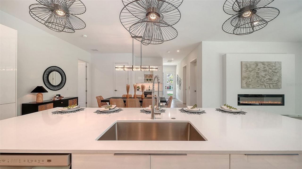 2010 Hyde Park Circle, Sarasota, FL 34239 Photo