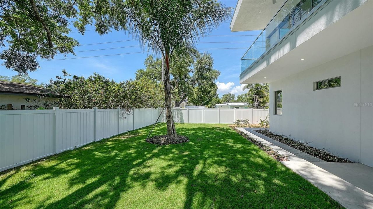 2010 Hyde Park Circle, Sarasota, FL 34239 Photo