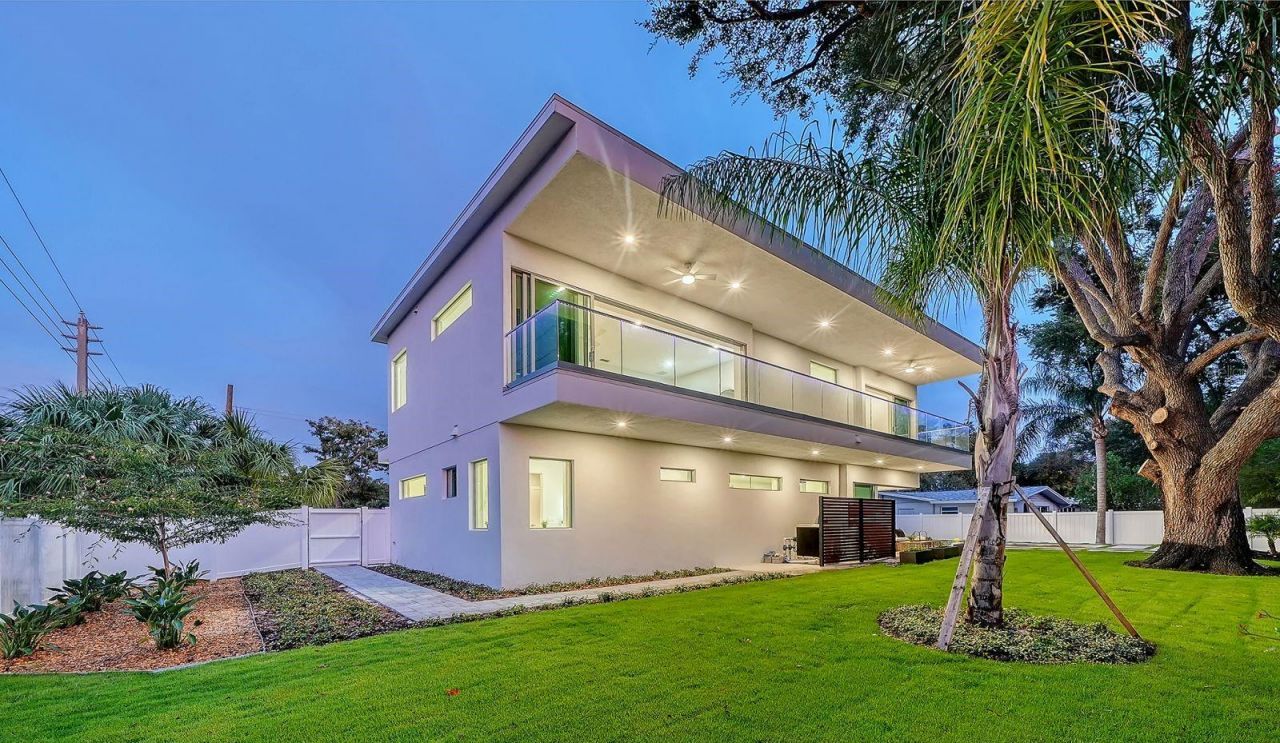 2010 Hyde Park Circle, Sarasota, FL 34239 Photo