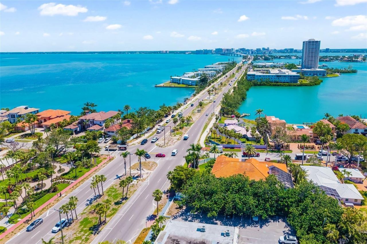 2010 Hyde Park Circle, Sarasota, FL 34239 Photo