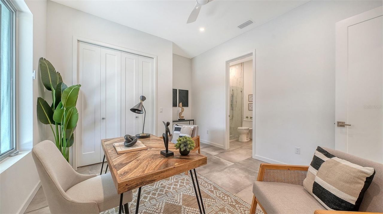 2010 Hyde Park Circle, Sarasota, FL 34239 Photo