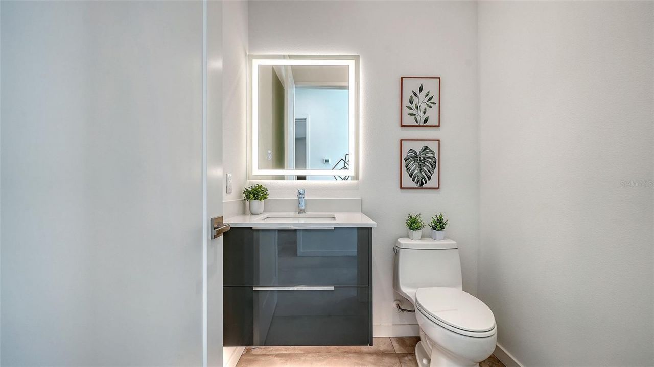 2010 Hyde Park Circle, Sarasota, FL 34239 Photo