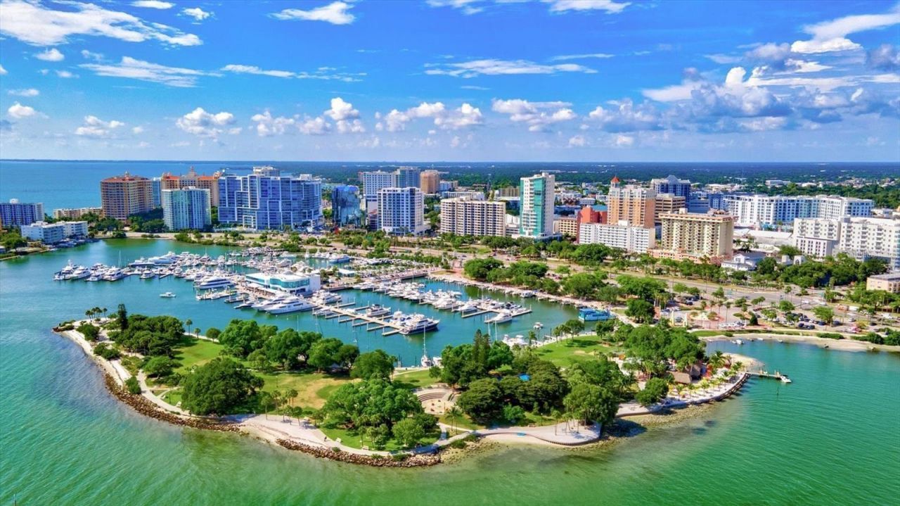 2010 Hyde Park Circle, Sarasota, FL 34239 Photo