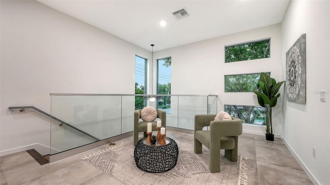 2010 Hyde Park Circle, Sarasota, FL 34239 Photo