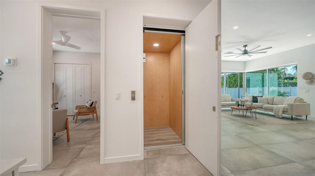2010 Hyde Park Circle, Sarasota, FL 34239 Photo