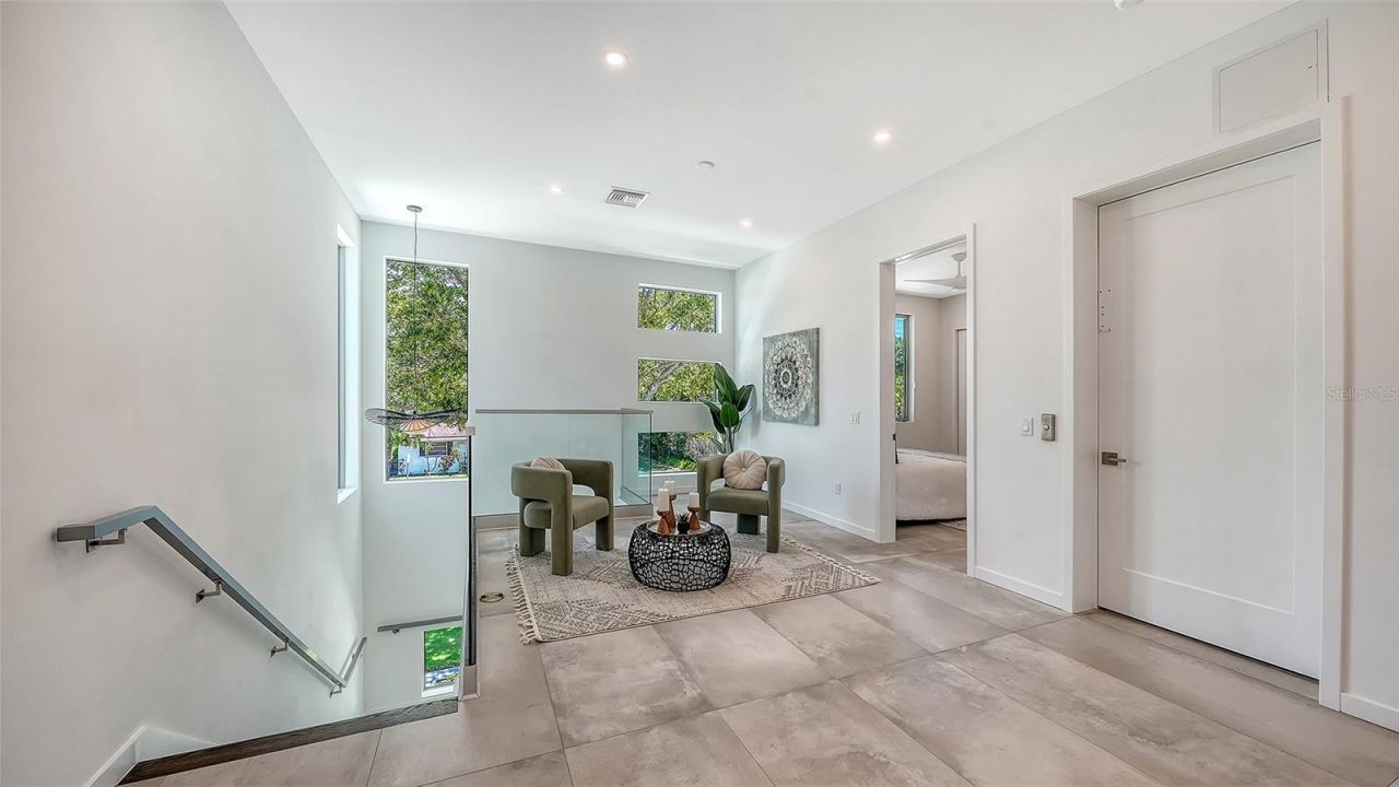 2010 Hyde Park Circle, Sarasota, FL 34239 Photo