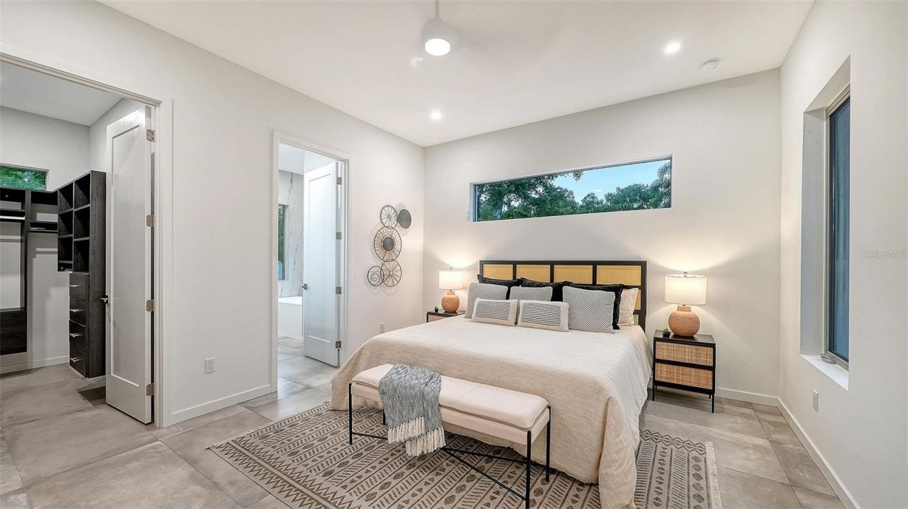 2010 Hyde Park Circle, Sarasota, FL 34239 Photo