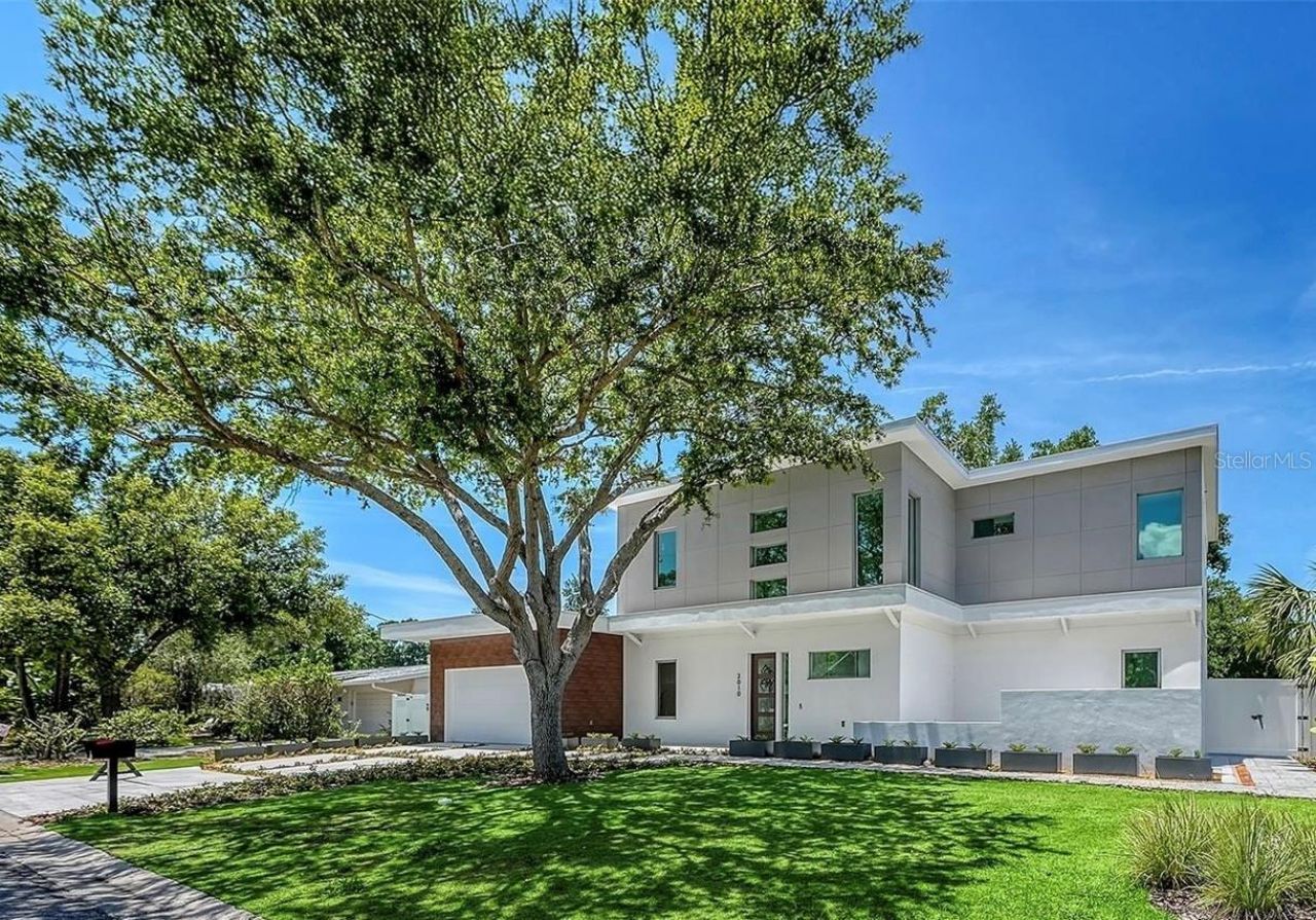 2010 Hyde Park Circle, Sarasota, FL 34239 Photo