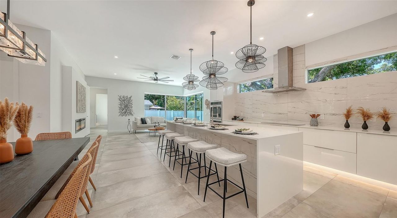 2010 Hyde Park Circle, Sarasota, FL 34239 Photo