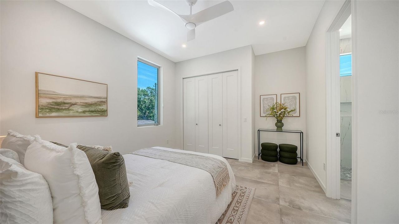 2010 Hyde Park Circle, Sarasota, FL 34239 Photo