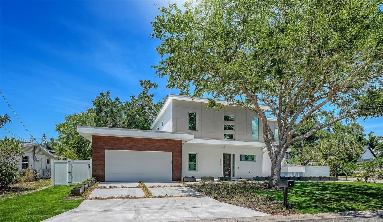 2010 Hyde Park Circle, Sarasota, FL 34239 Photo