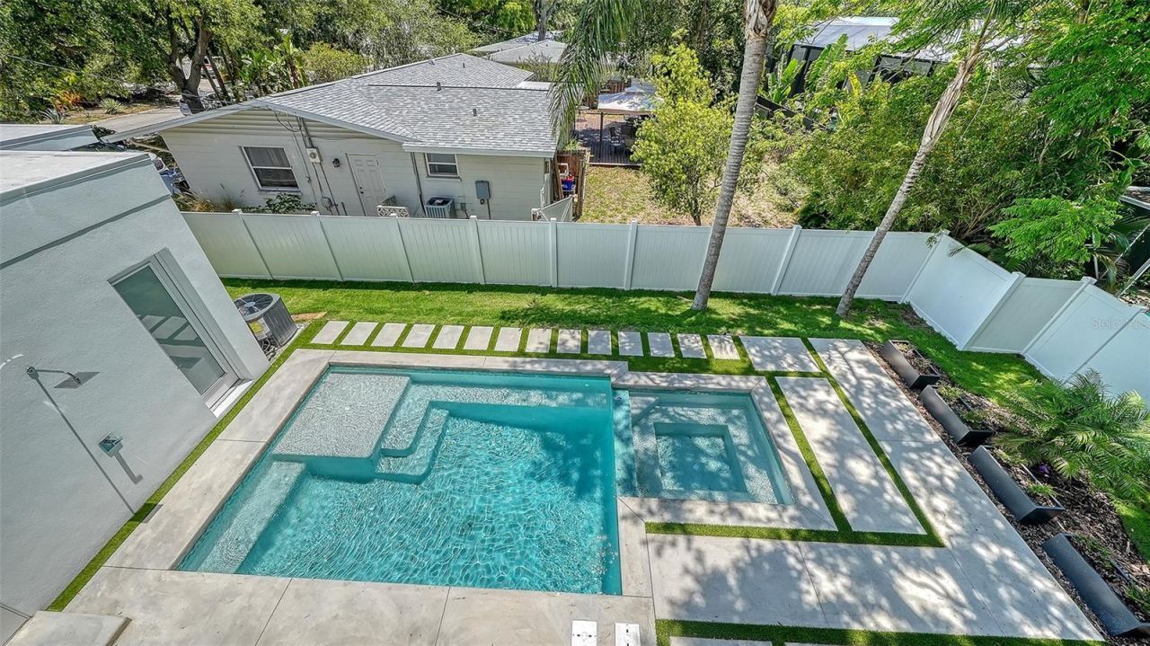 2010 Hyde Park Circle, Sarasota, FL 34239 Photo