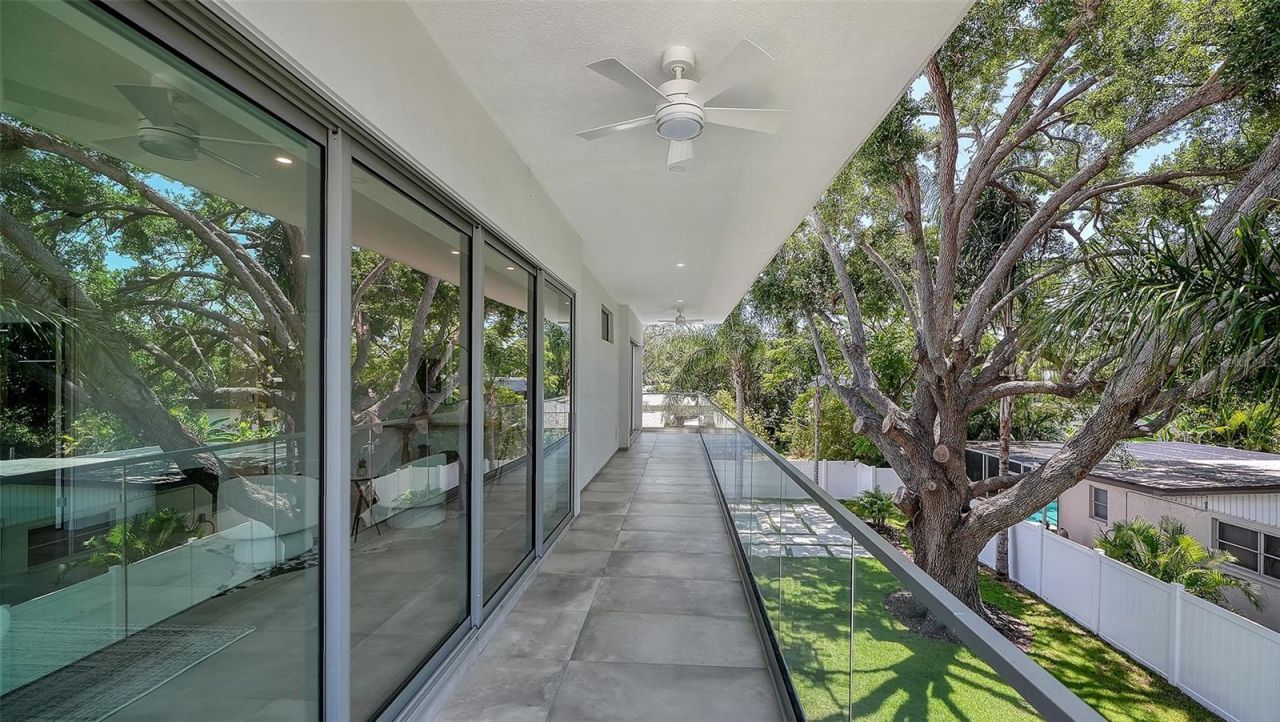 2010 Hyde Park Circle, Sarasota, FL 34239 Photo