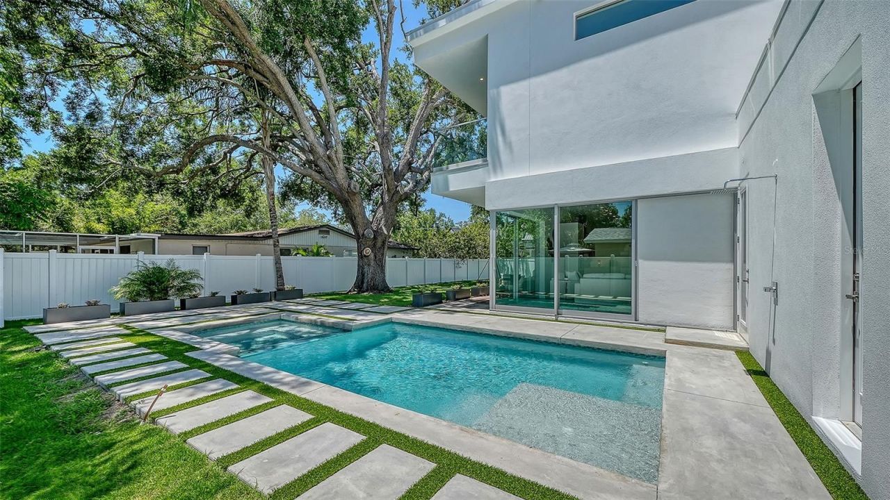 2010 Hyde Park Circle, Sarasota, FL 34239 Photo