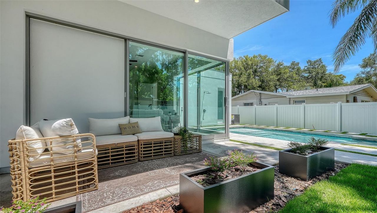 2010 Hyde Park Circle, Sarasota, FL 34239 Photo