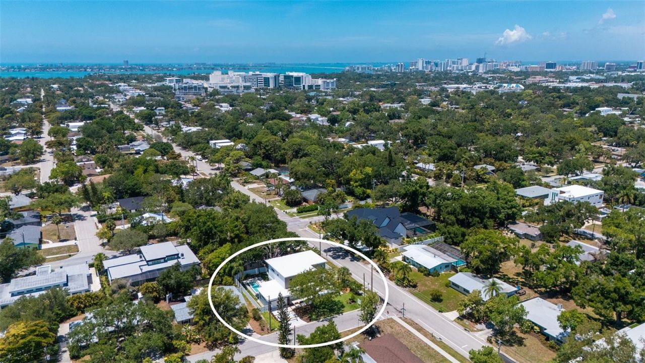 2010 Hyde Park Circle, Sarasota, FL 34239 Photo