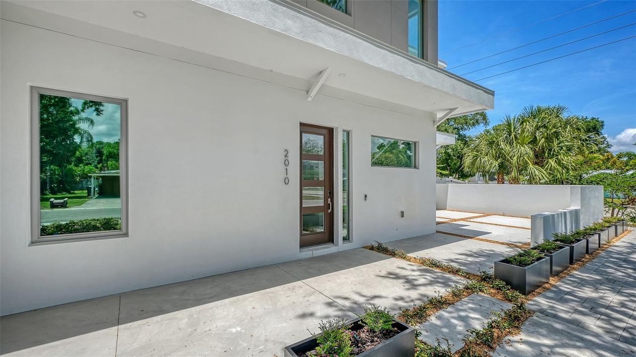 2010 Hyde Park Circle, Sarasota, FL 34239 Photo