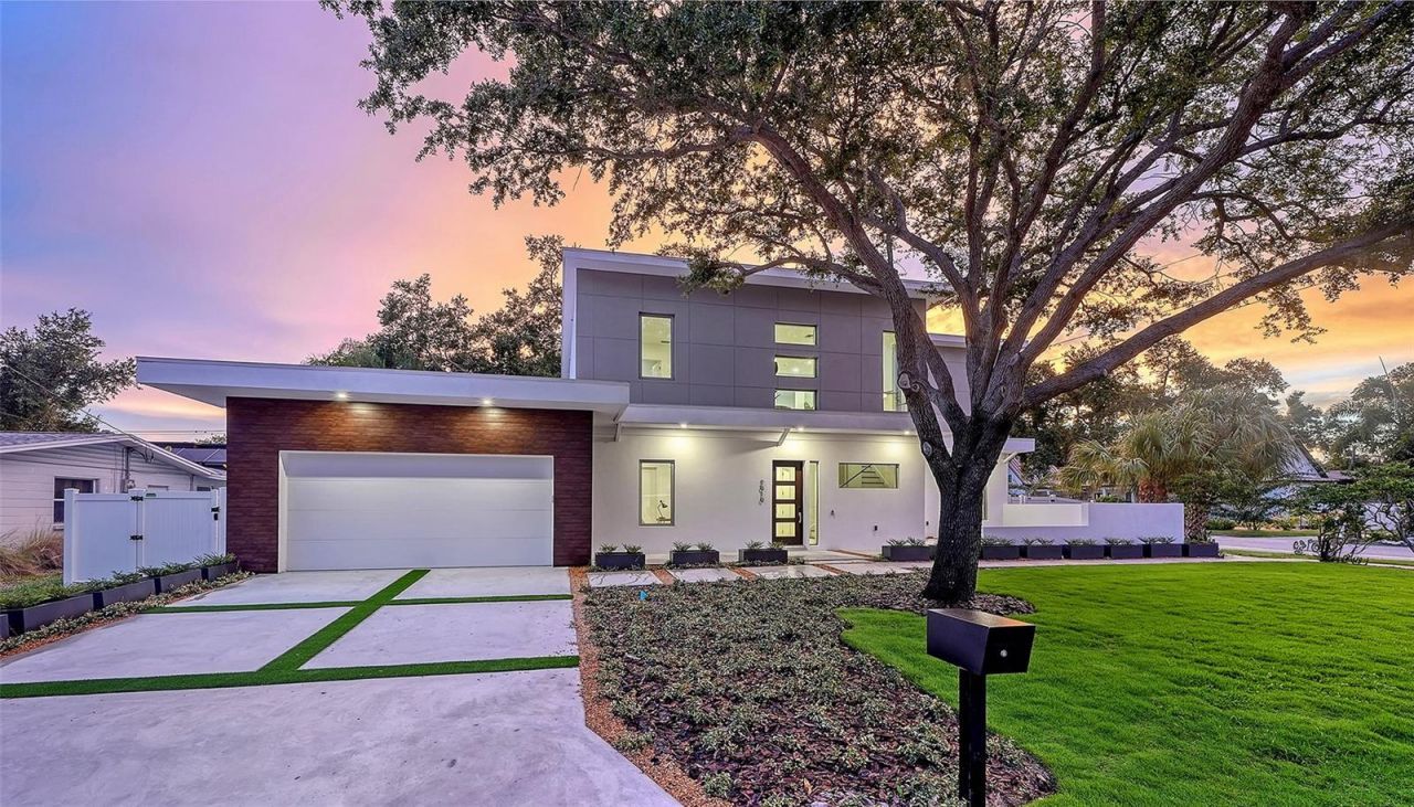 2010 Hyde Park Circle, Sarasota, FL 34239 Photo
