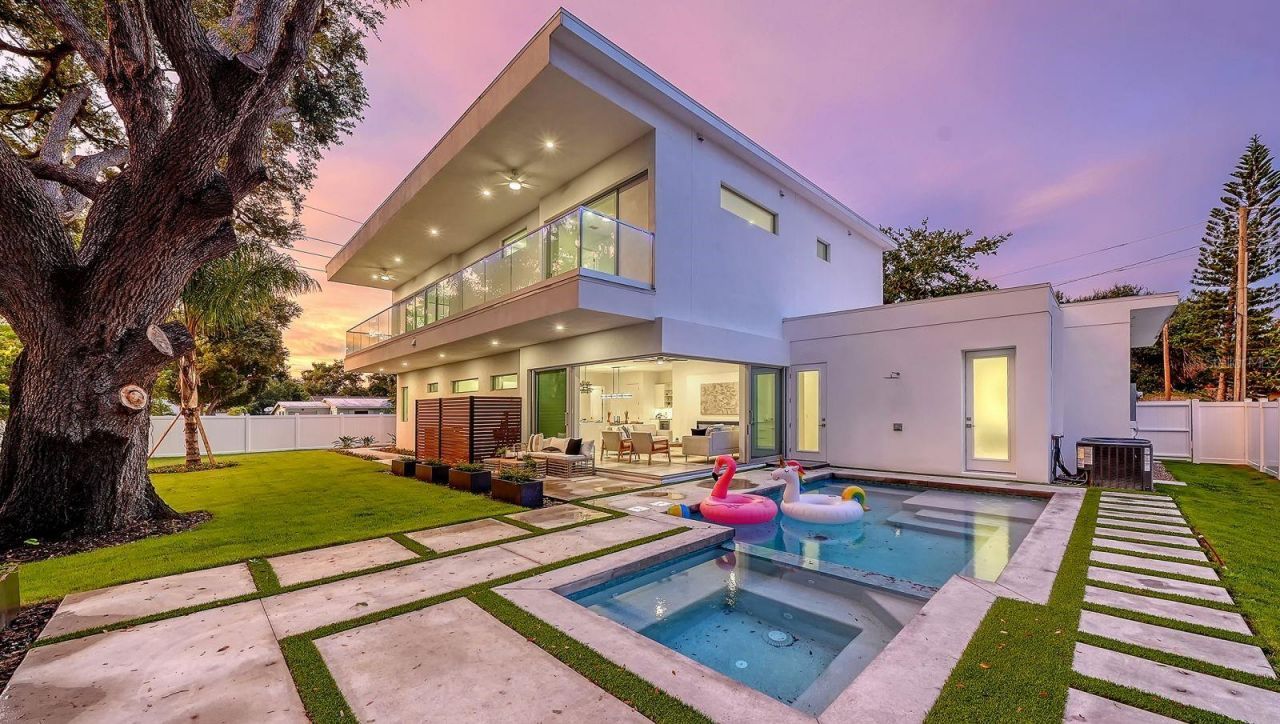 2010 Hyde Park Circle, Sarasota, FL 34239 Photo