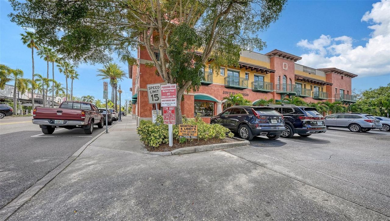 2010 Hyde Park Circle, Sarasota, FL 34239 Photo