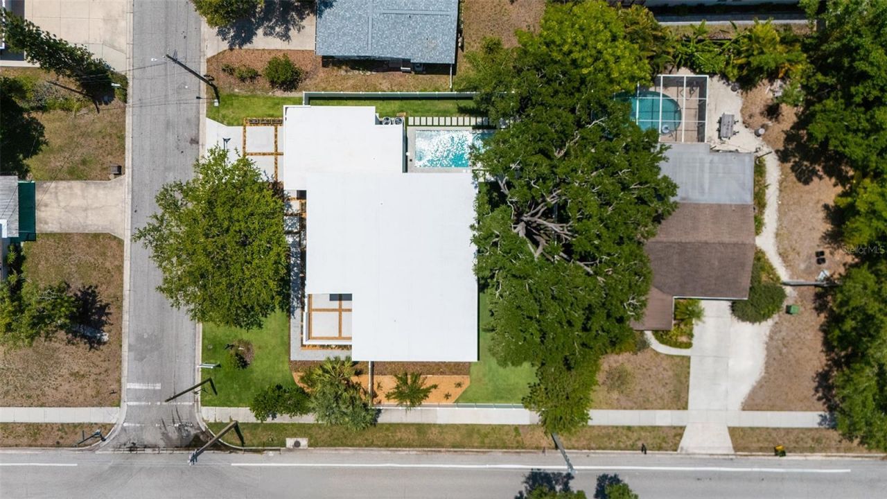 2010 Hyde Park Circle, Sarasota, FL 34239 Photo