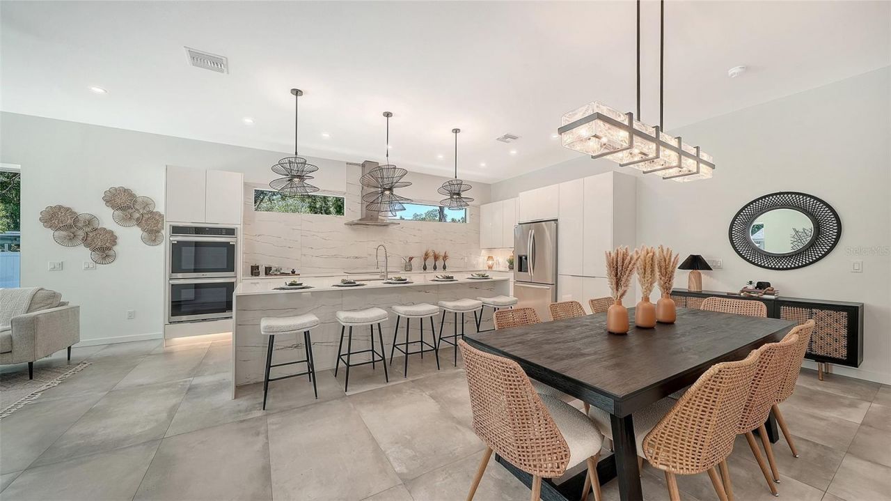 2010 Hyde Park Circle, Sarasota, FL 34239 Photo