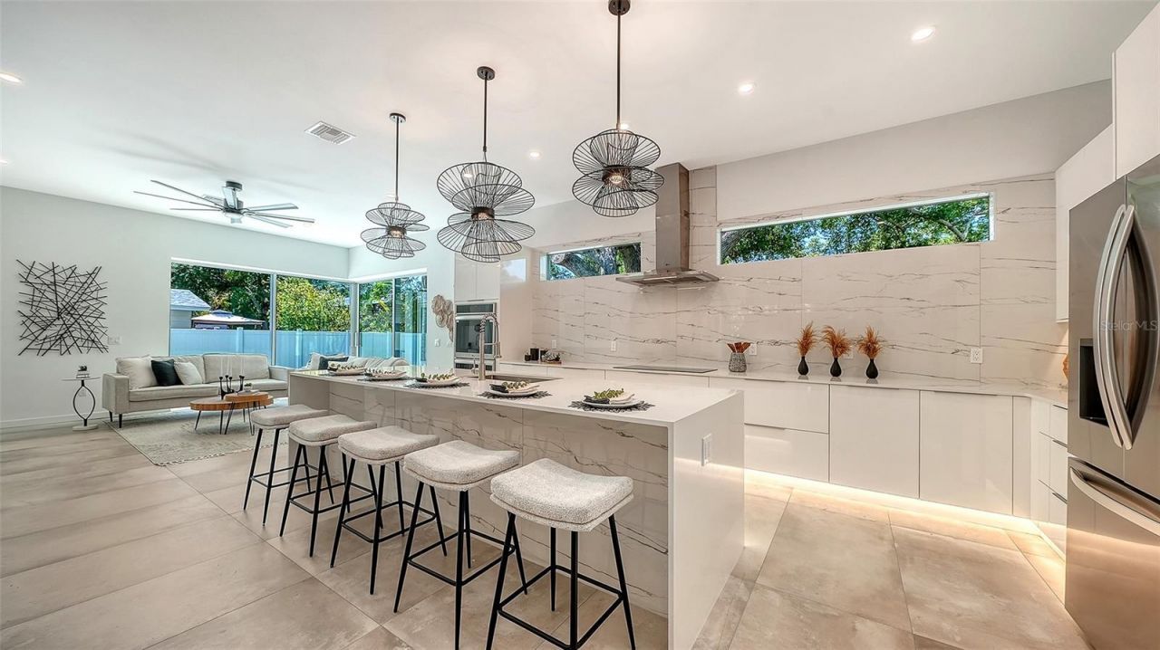 2010 Hyde Park Circle, Sarasota, FL 34239 Photo
