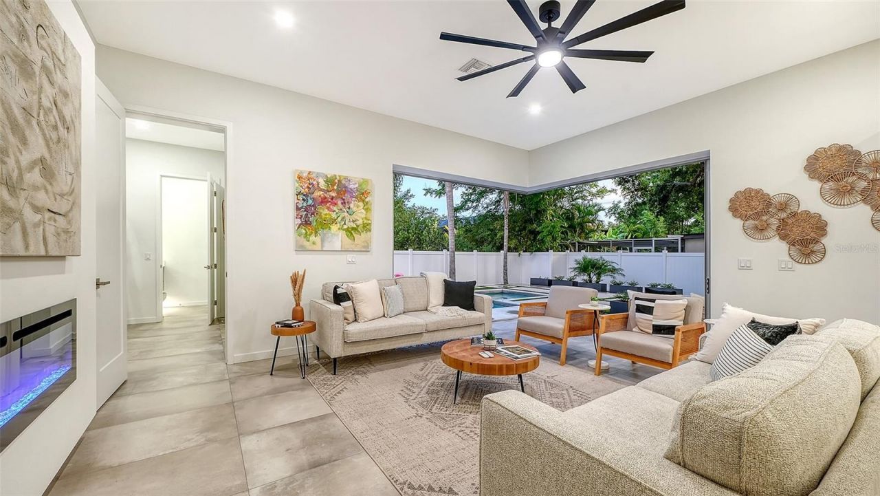 2010 Hyde Park Circle, Sarasota, FL 34239 Photo
