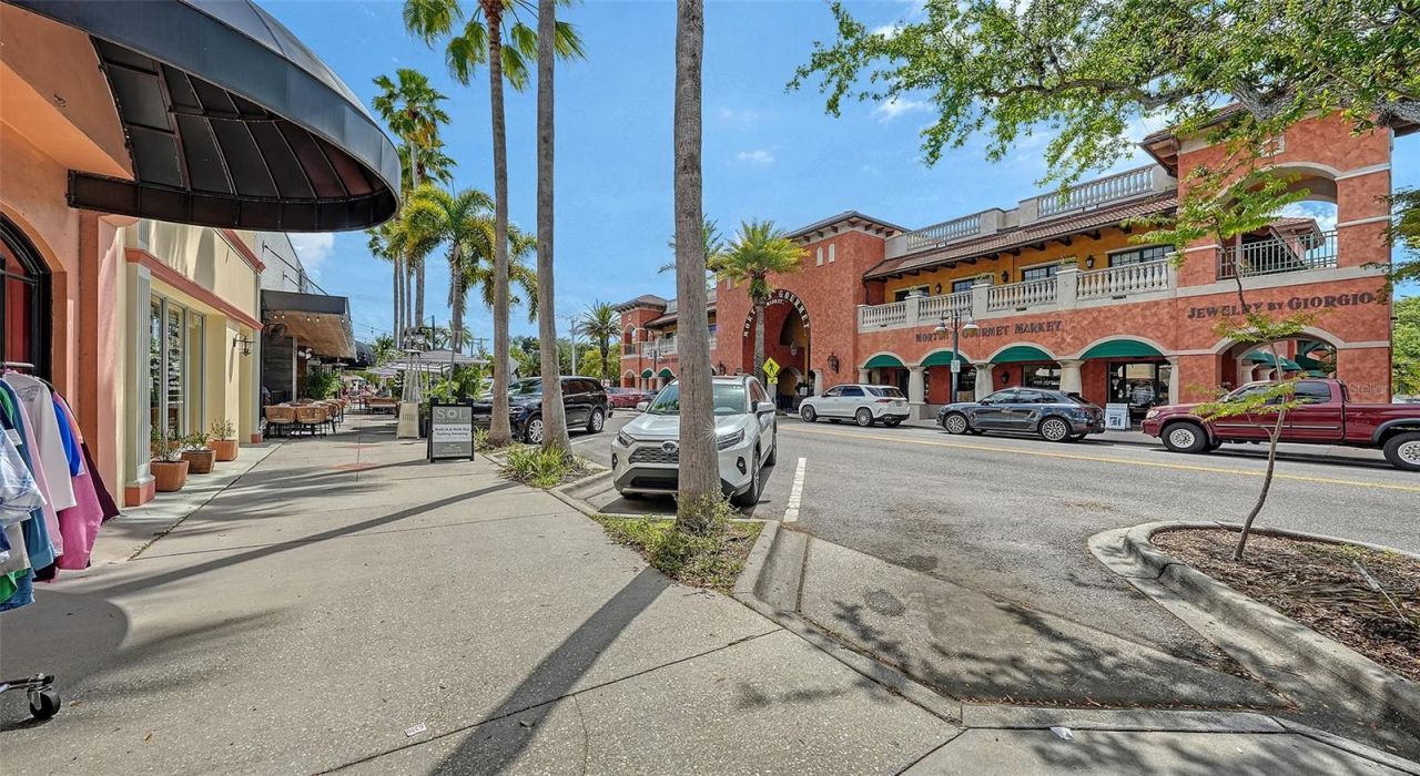 2010 Hyde Park Circle, Sarasota, FL 34239 Photo