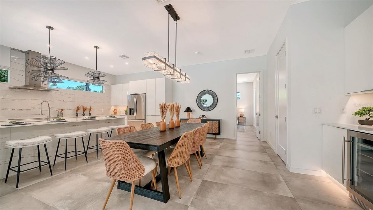 2010 Hyde Park Circle, Sarasota, FL 34239 Photo