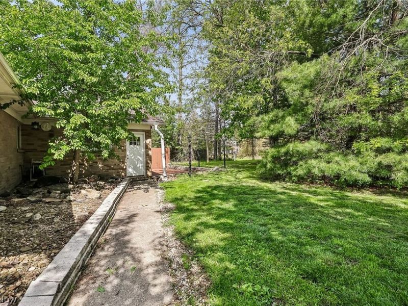13760 Albion Road , Strongsville, OH 44136 Photo 11